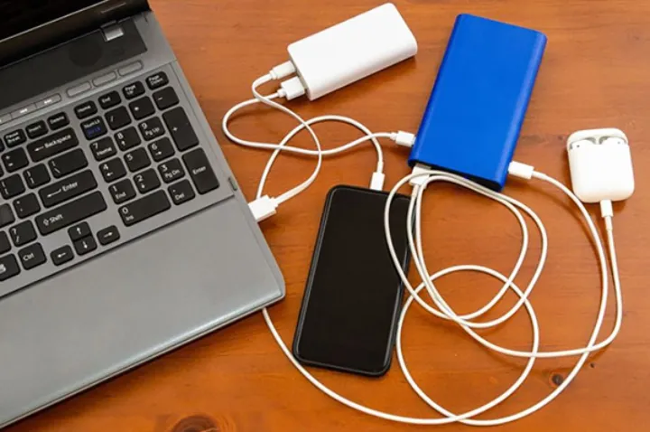 اهالی کبک با شارژرهای رنگارنگ موبایل خداحافظی کنید